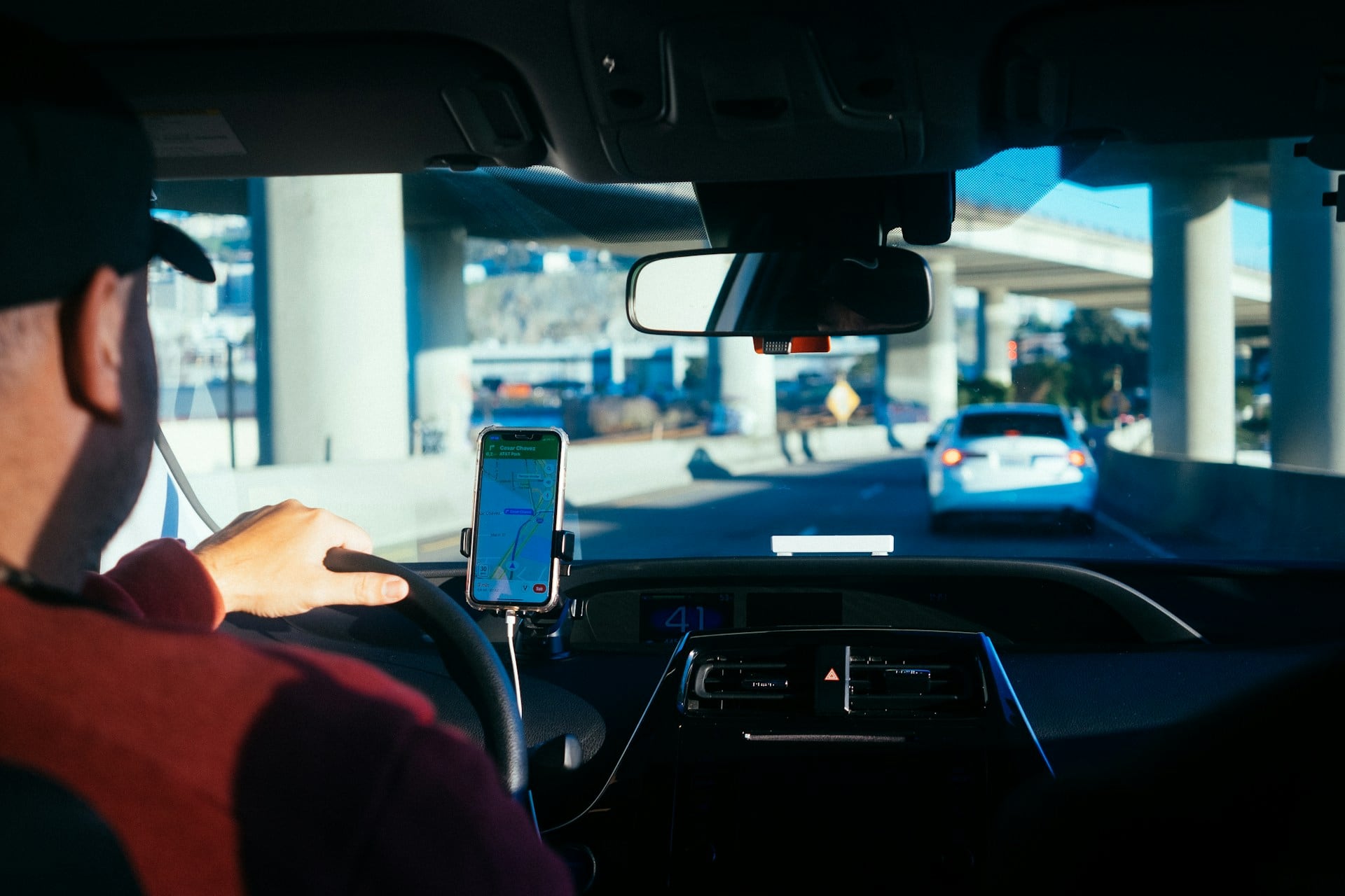Los clientes podrán aprovechar un descuento del 20% en su próximo viaje con Uber Electric (Unsplash/Paul Hanaoka)