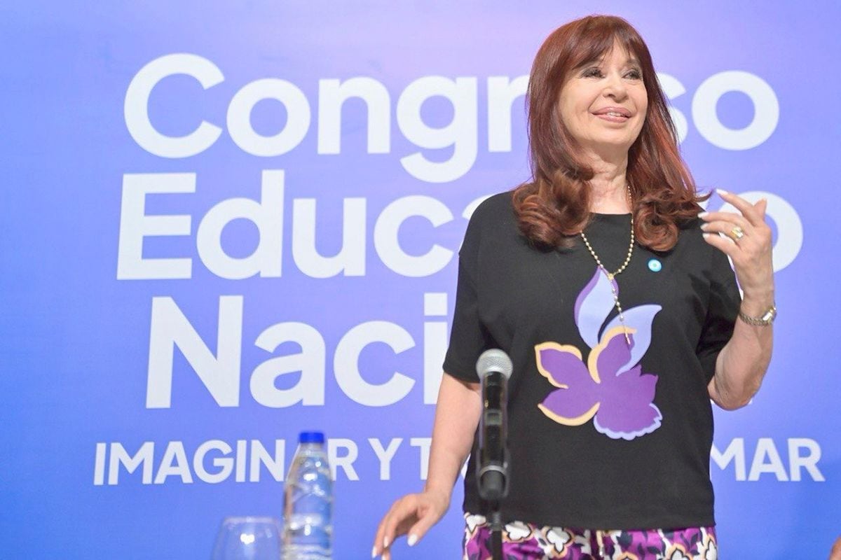 La expresidenta Cristina Kirchner durante una charla en el Congreso Educativo Nacional