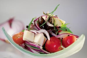 Ensalada de tofu marinado