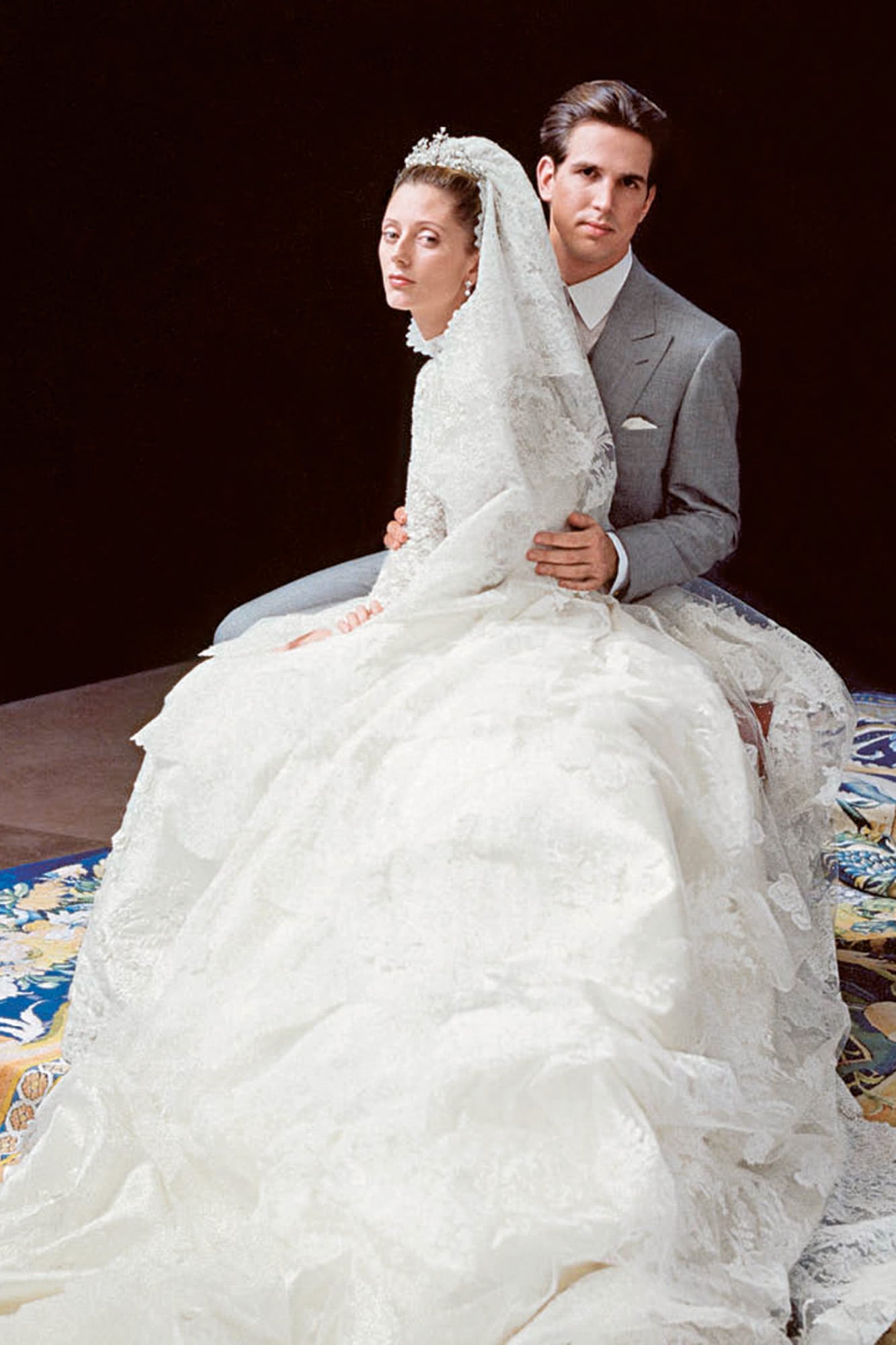 El 1 de julio de 1995 Marie-Chantal Miller se casó con el príncipe Pablo de Grecia con un vestido confeccionado en seda color marfil, de falda voluminosa, tipo tulipán, con bordados en hilos de plata y perlas y una espectacular cola de cuatro metros de largo, que fue realizado a mano en los talleres de Valentino en Roma y demandó el trabajo de veinticinco costureras durante más de cuatro meses