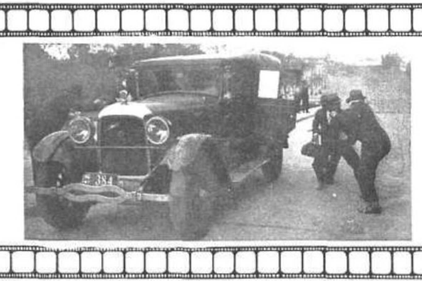 Los hechos criminales se reproducían en la década del 20 adornados con bordes de cinta de celuloide, como esta recreación del asalto al Hospital Rawon, publicado en Caras y Caretas el 15 de octubre de 1927