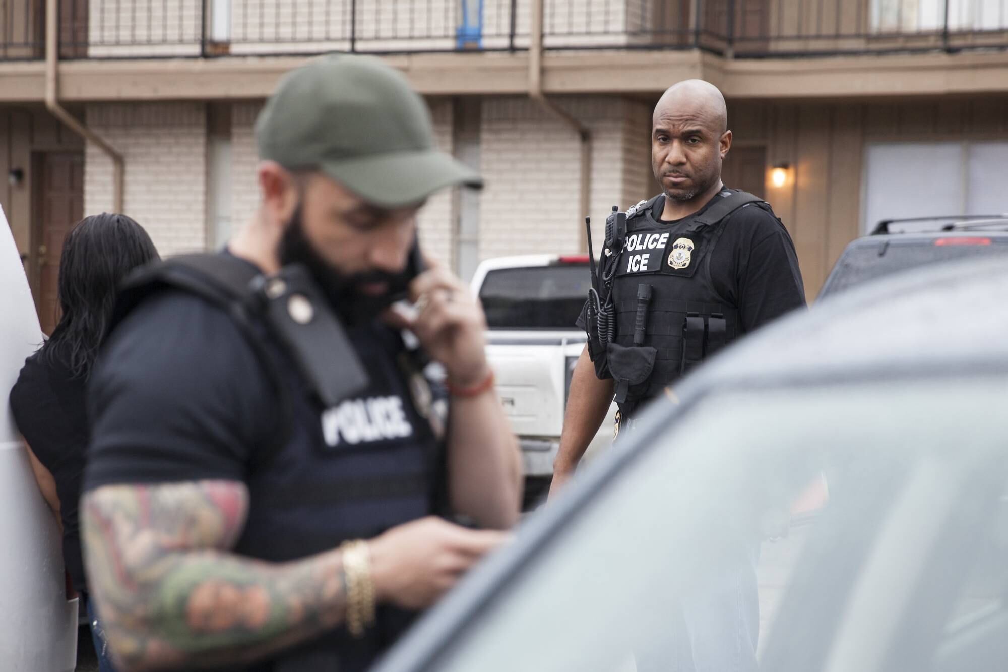 Banderas extranjeras, anuncios en español o uniformes de trabajo se convirtieron en