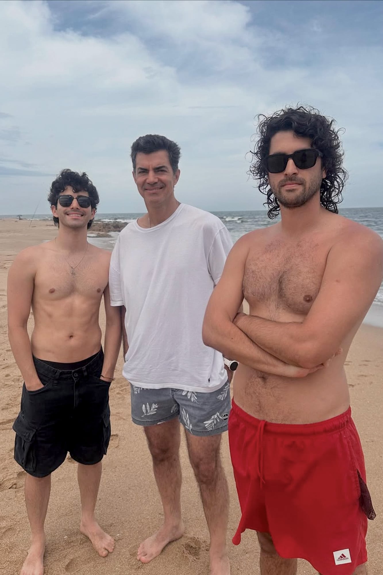 El ex gobernador de Salta con sus hijos Mateo y Lucas