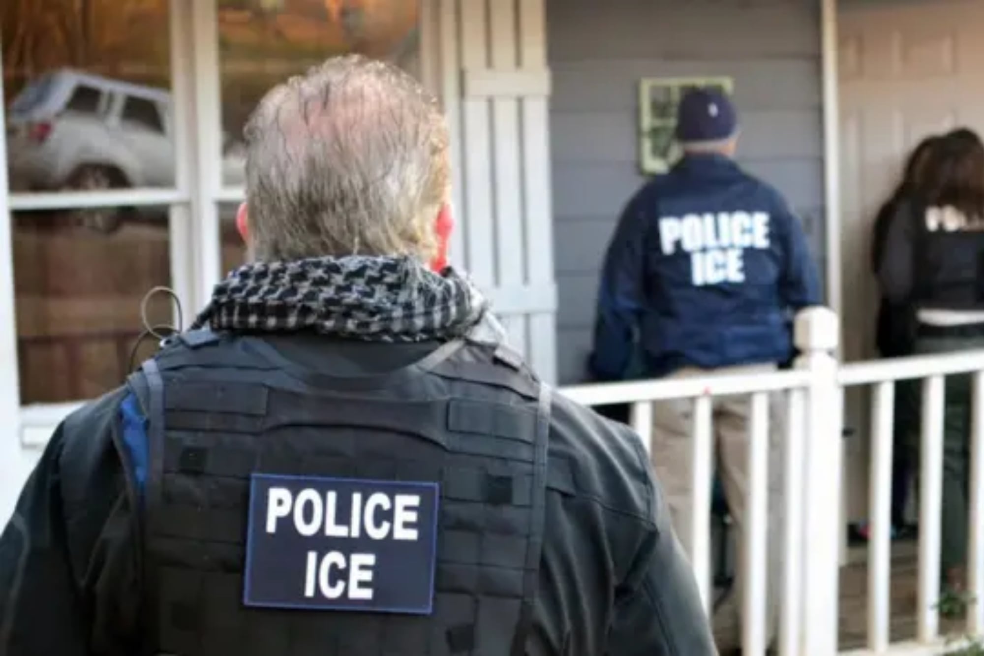 La regla poco conocida que permite a un inmigrante evitar perder su casa tras una deportación del ICE
