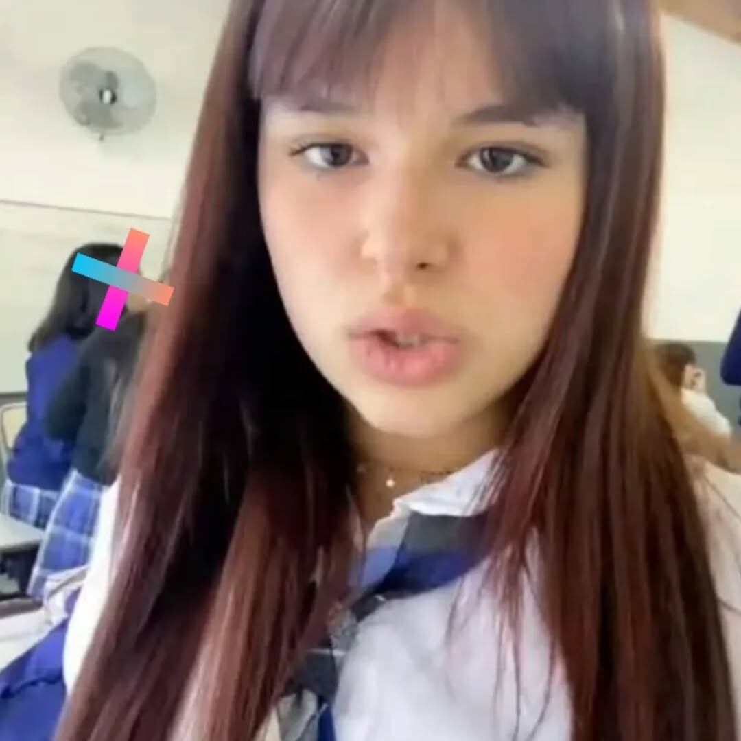 Ema el día en que le tomaron la foto anual en su escuela. Ese mismo viernes, un compañero viralizó, sin su consentimiento, el video con contenido íntimo.