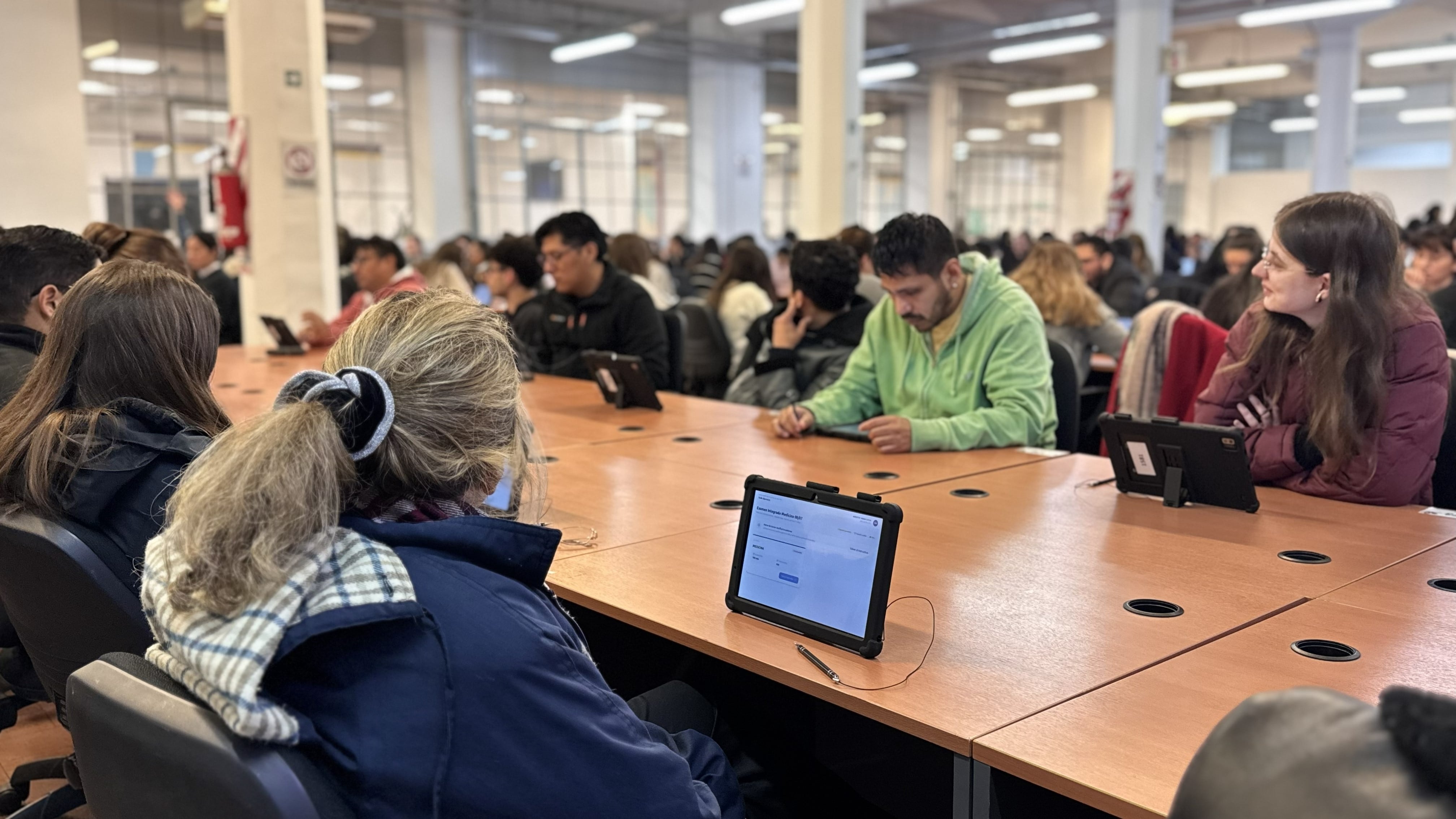 Los postulantes completaron la evaluación en dispositivos especialmente configurados para el nuevo sistema implementado por el Ministerio de Salud de la Nación junto con Correo Argentino
