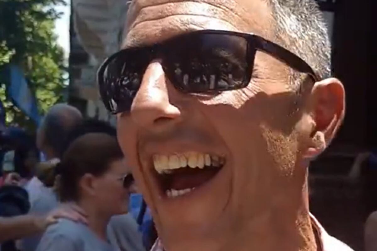 Gastón Mercanzini, el hombre que arrojó una botella contra Javier Milei, ofreció una nota periodística en la previa del ataque