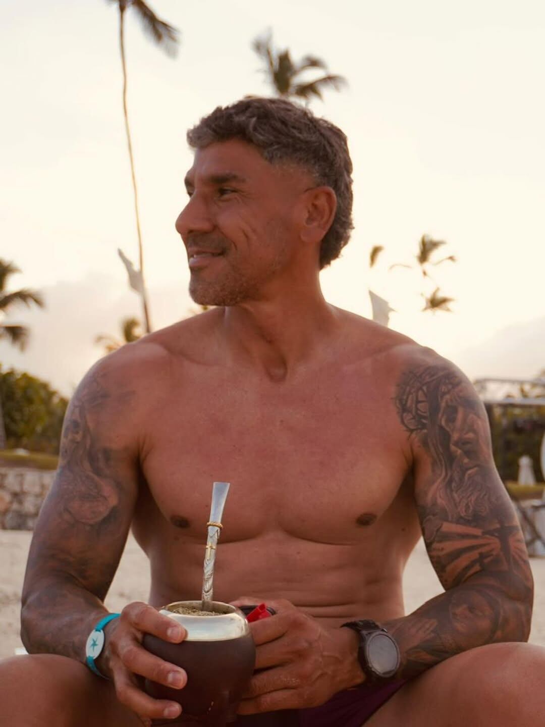 El exjugador de fútbol dejó su pelada característica para lucir un pelo frondoso (Foto: @d.catadiaz)