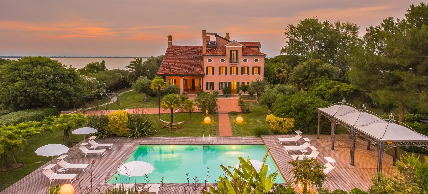 De convento a refugio de lujo: la isla secreta de los Swarovski en Venecia sale a la venta