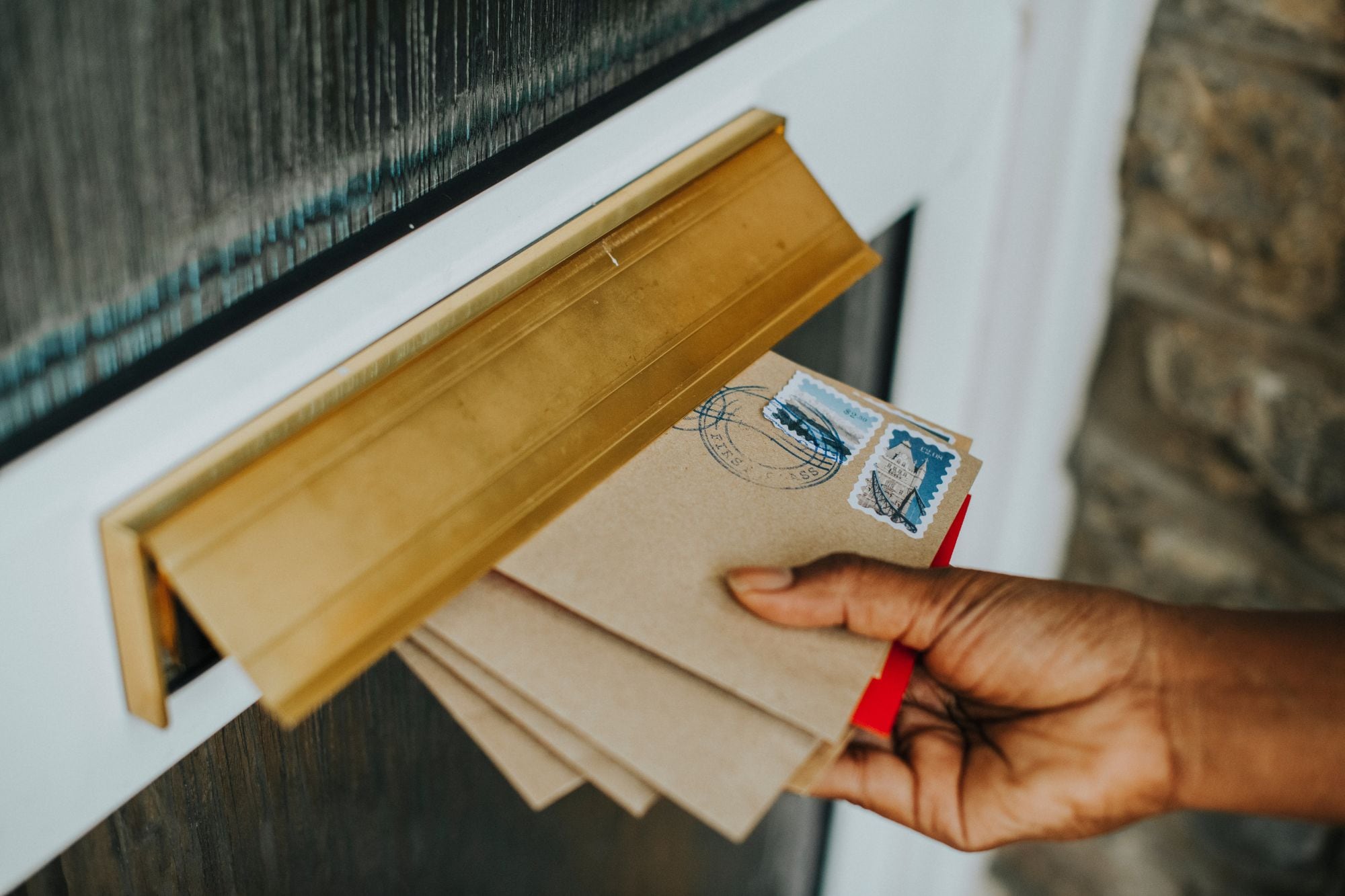 Entre los aspectos que serán examinados figuran requisitos considerados anticuados, como el envío de documentos por correo postal o fax