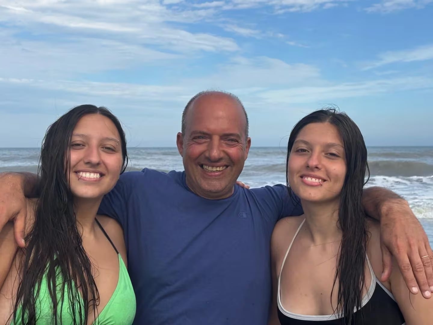Murió Fernando Confessore: reacciones y mensajes de despedida al meteorólogo que trabajaba en el canal TN 6 Fernando Confessore, junto a sus hijas