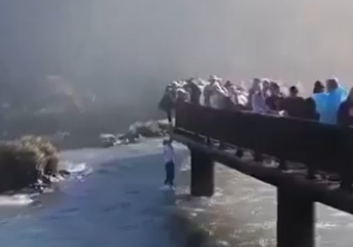Apareció un nuevo video del hombre que intentó recuperar su celular en las Cataratas del Iguazú