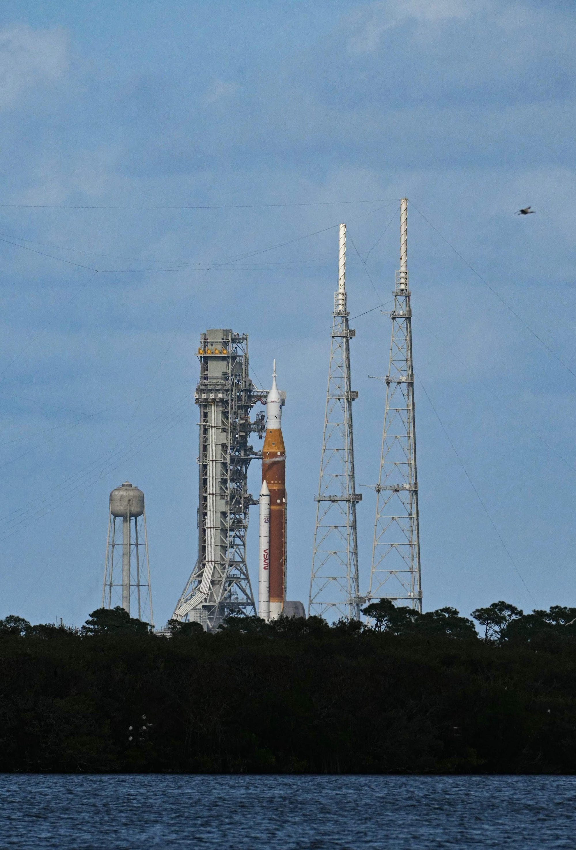 A la espera del lanzamiento, Artemis II y Orion se mantienen en Cabo Cañaveral