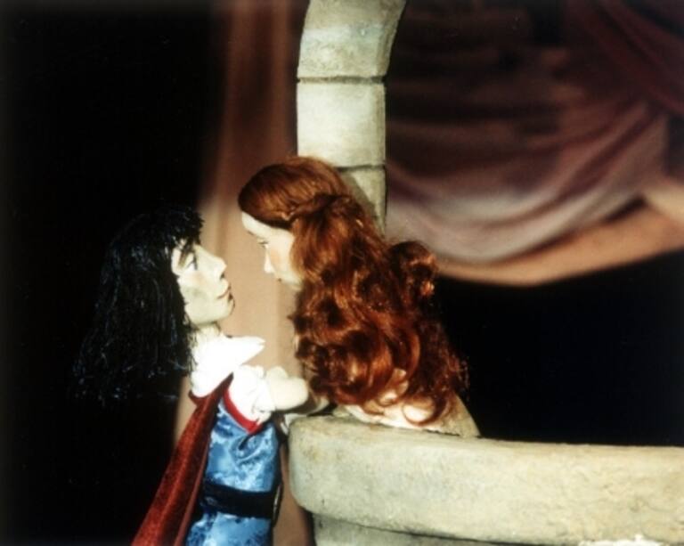 Los títeres también son serios LA NACION