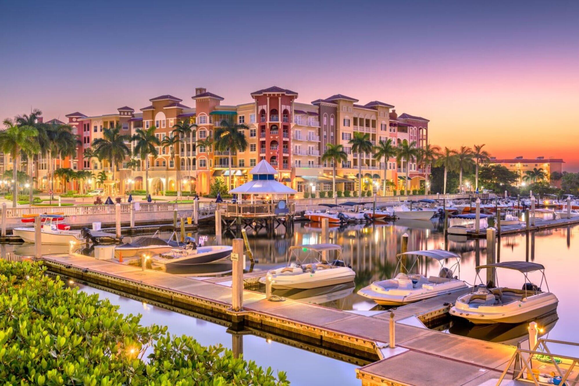 El nombre dela ciudad de Naples está inspirado en la ciudad de Nápoles, Italia