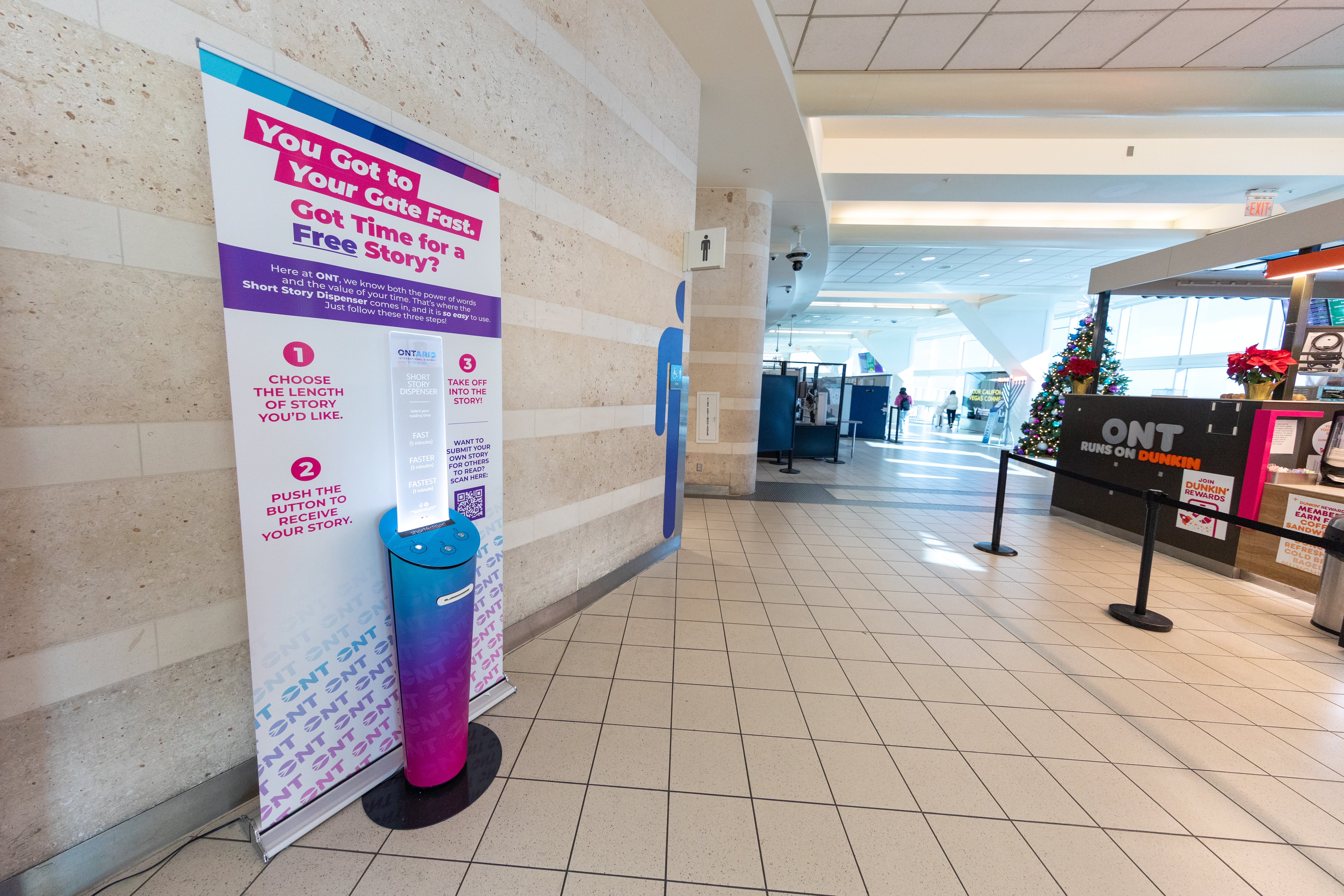 La máquina de cuentos del aeropuerto de Ontario está ubicada cerca del control de seguridad en ambas terminales