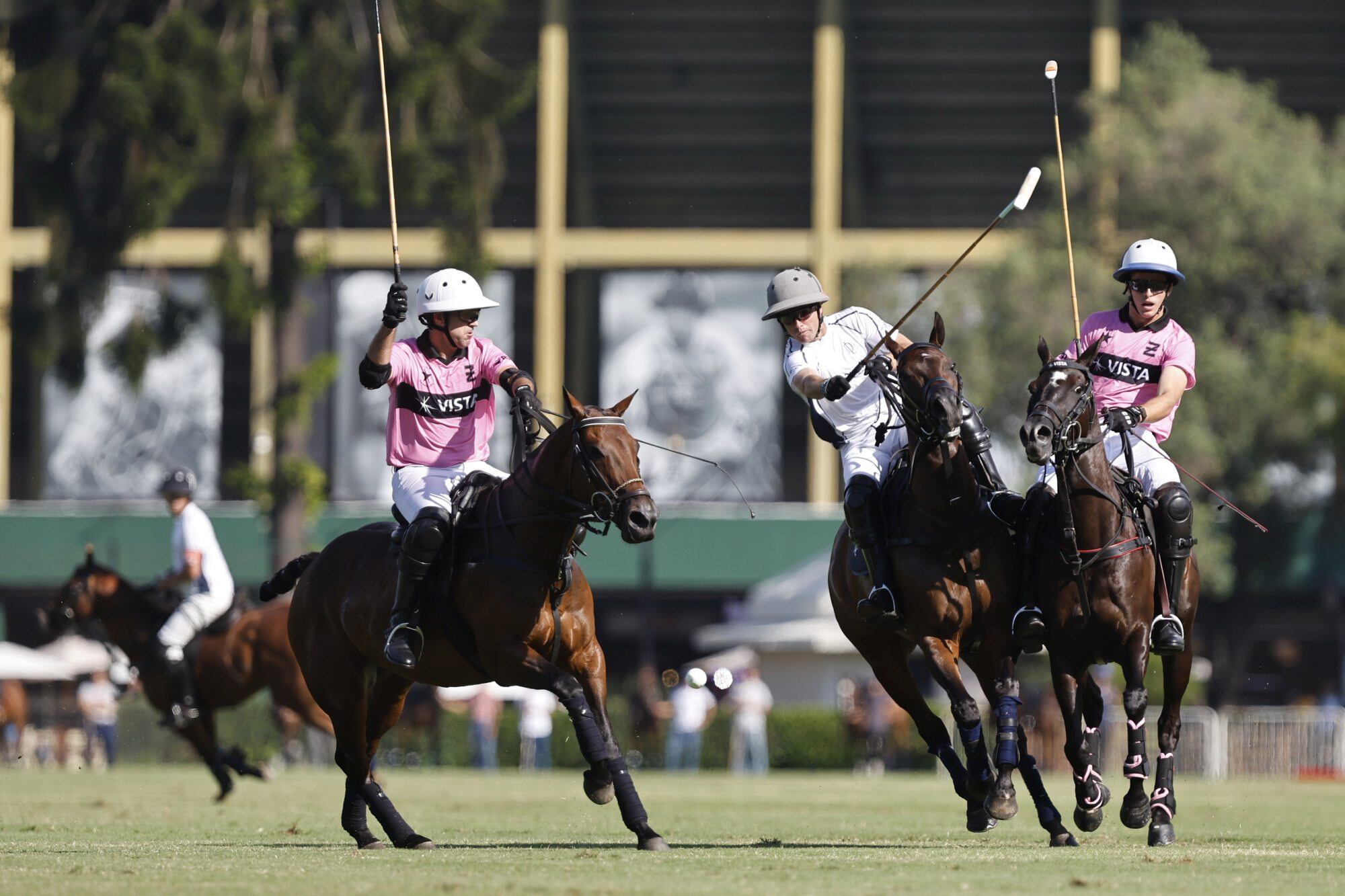 Ferrari pega entre Gonzalo Pieres y Cruz Heguy