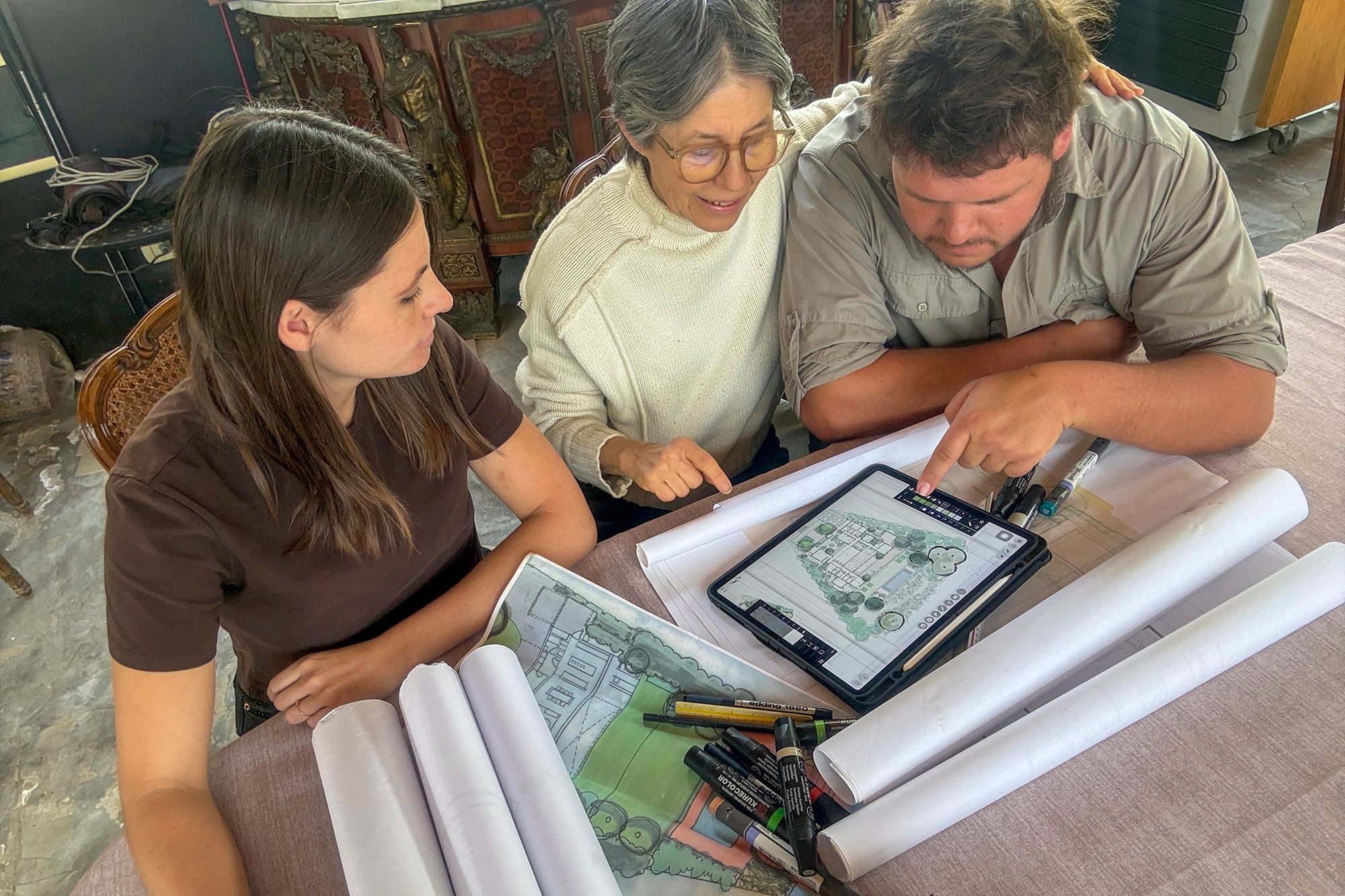 El intercambio analítico durante el dibujo de planos consolida la identidad estética del estudio