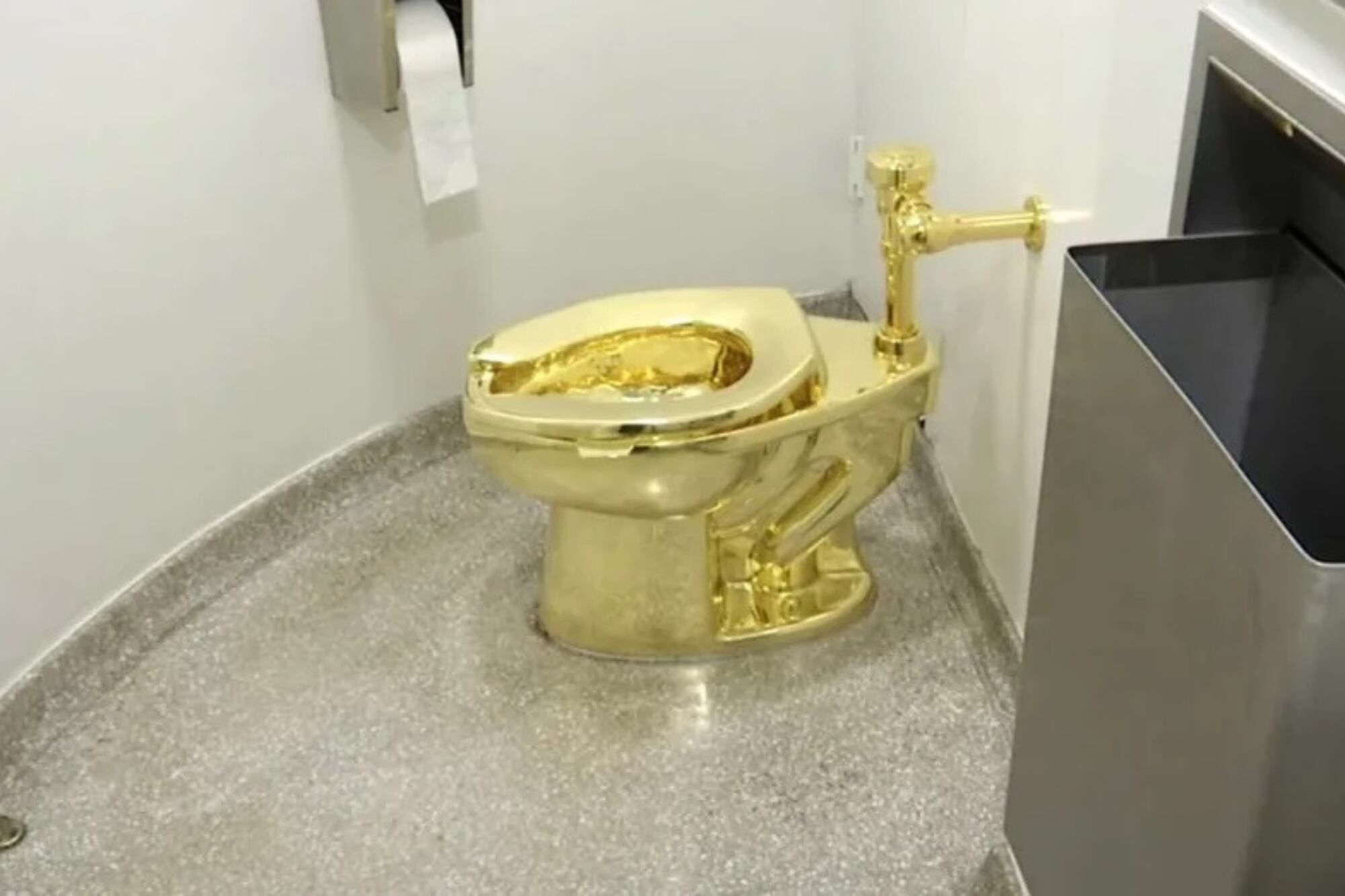 Robaron un inodoro de oro del palacio donde nació Winston Churchill