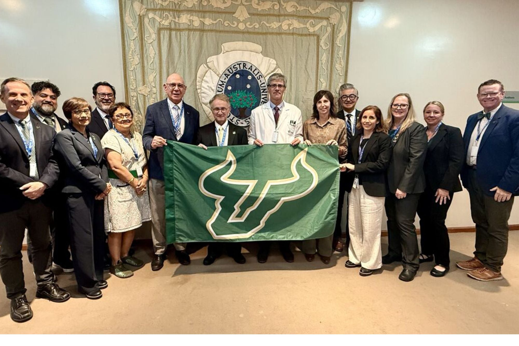 Delegación de médicos de la Universidad de La Florida del Sur y representantes de la Universidad Austral.