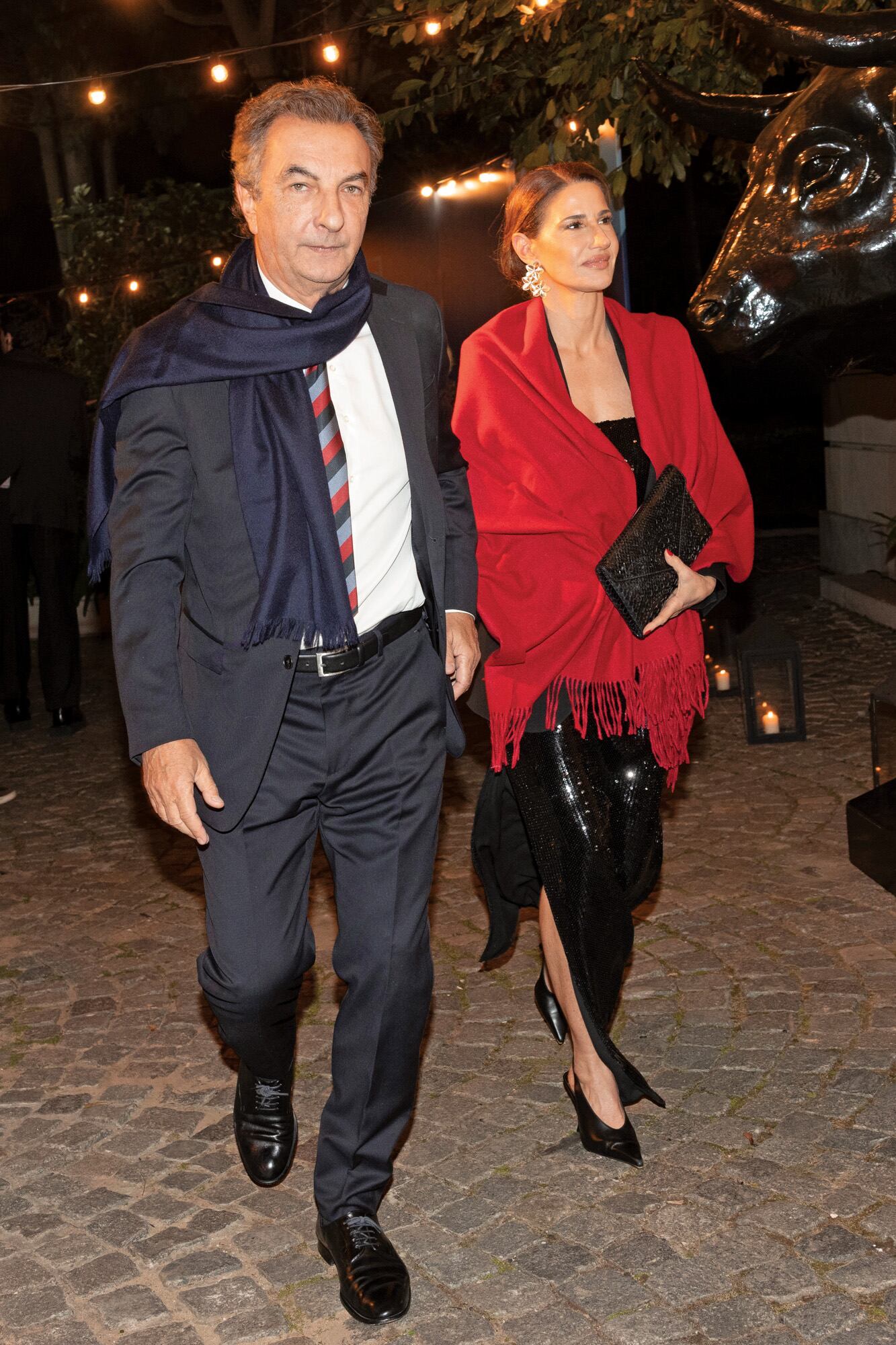 Ángelo Calcaterra y Julia Tonconogy, con mantón al rojo vivo