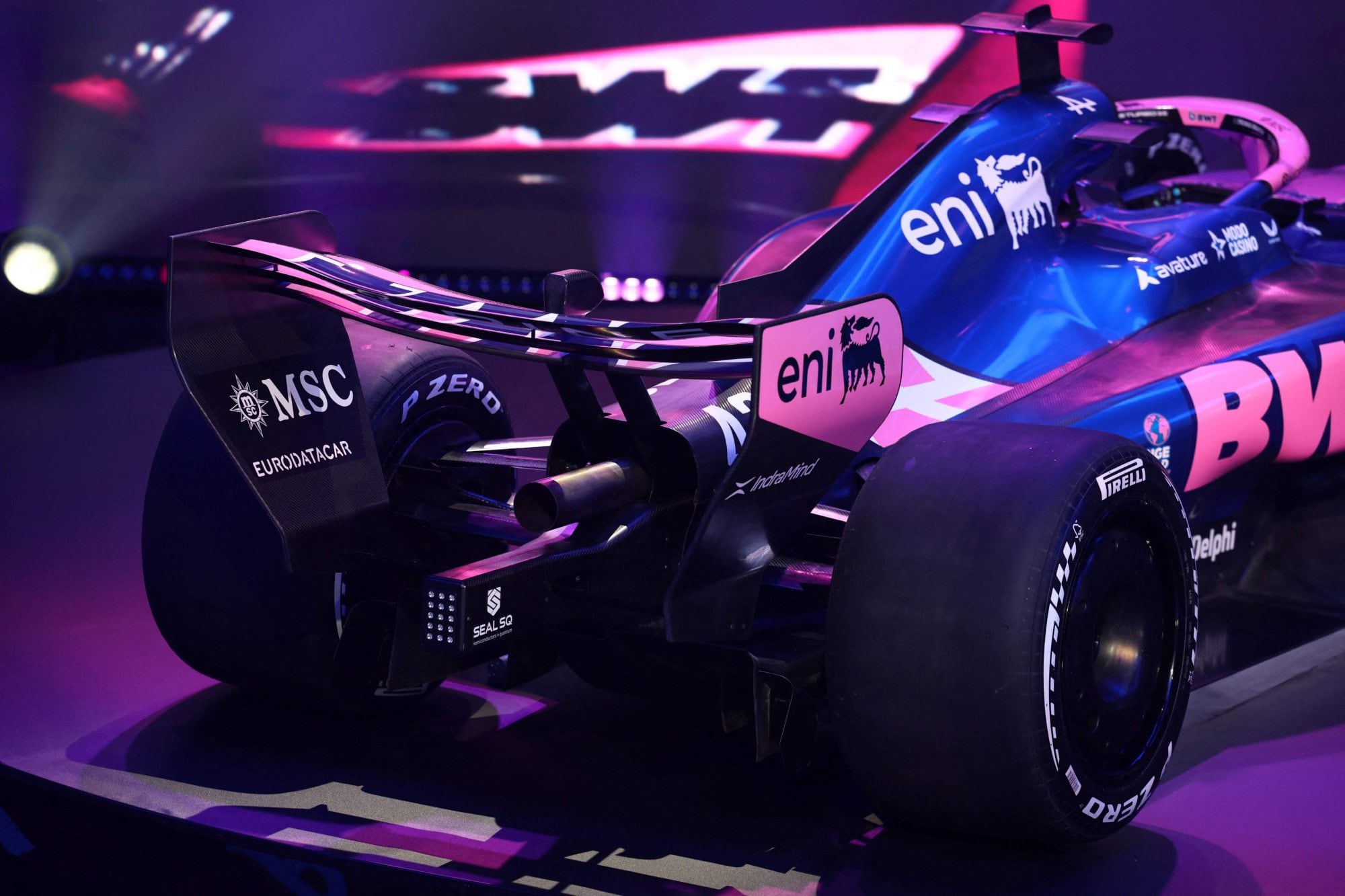 La parte trasera del nuevo vehículo