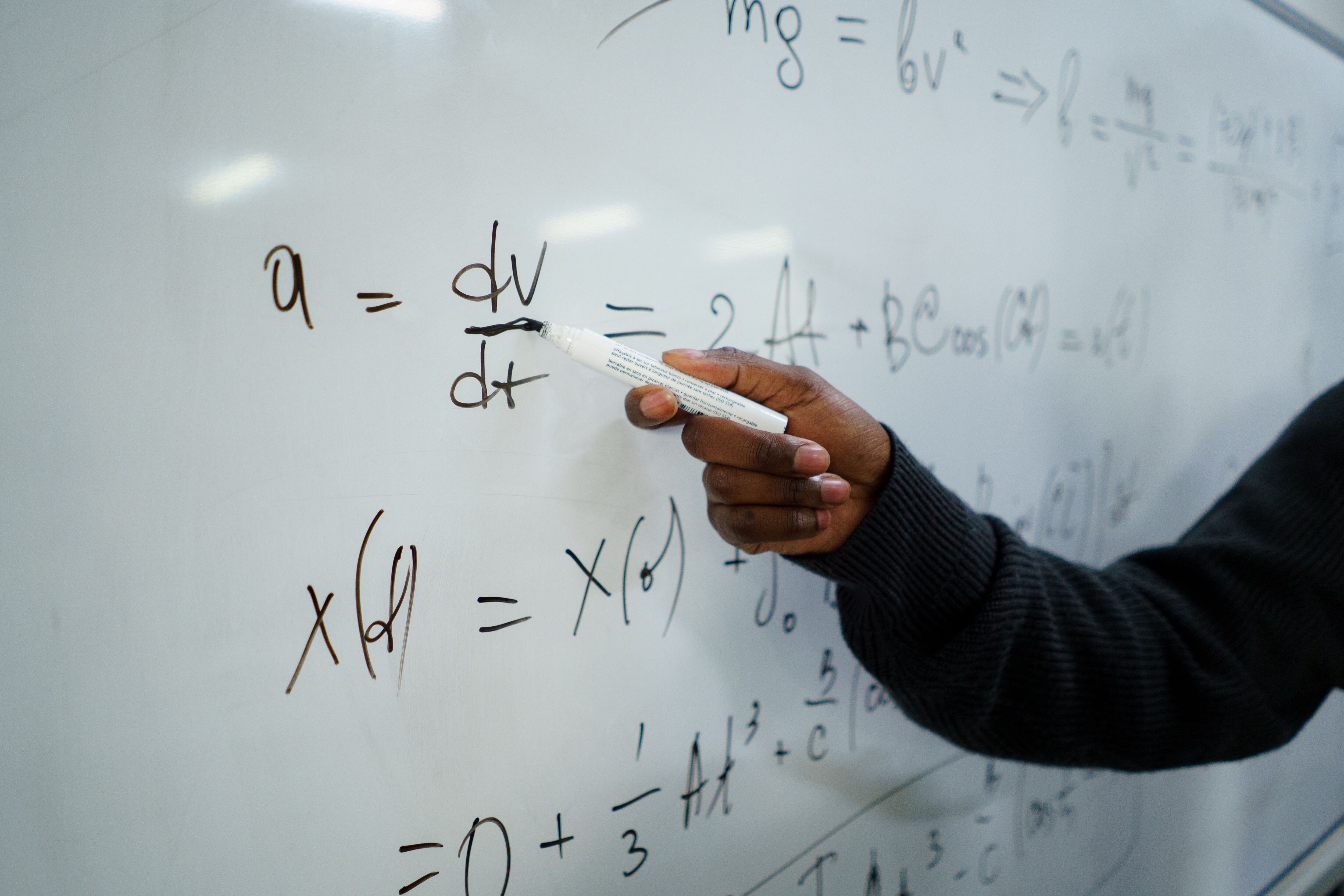 Dirac usó a Dios como símbolo de su ecuación para comprender el origen del universo
