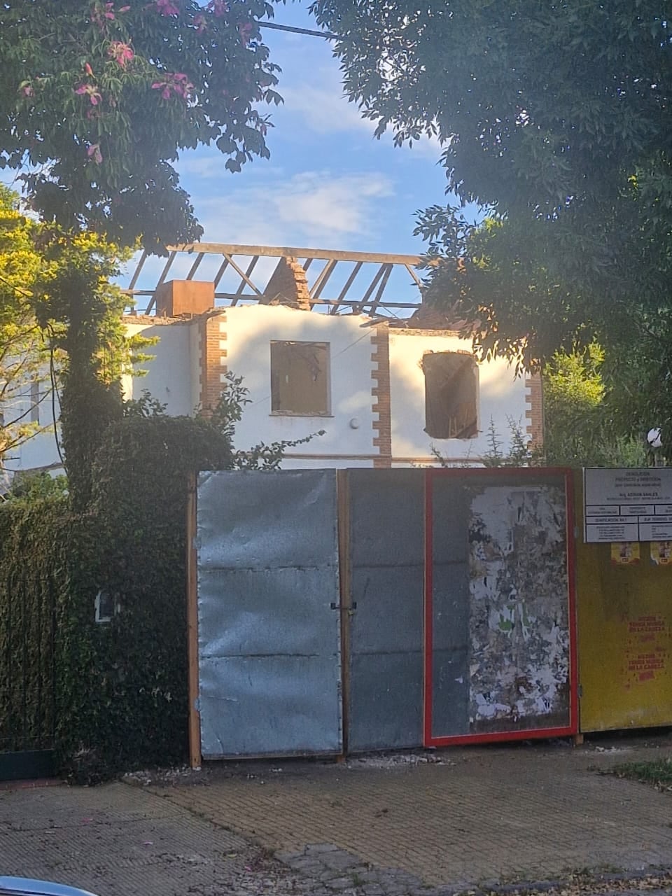 Comenzaron los trabajos de demolición en el chalet Basset Smith