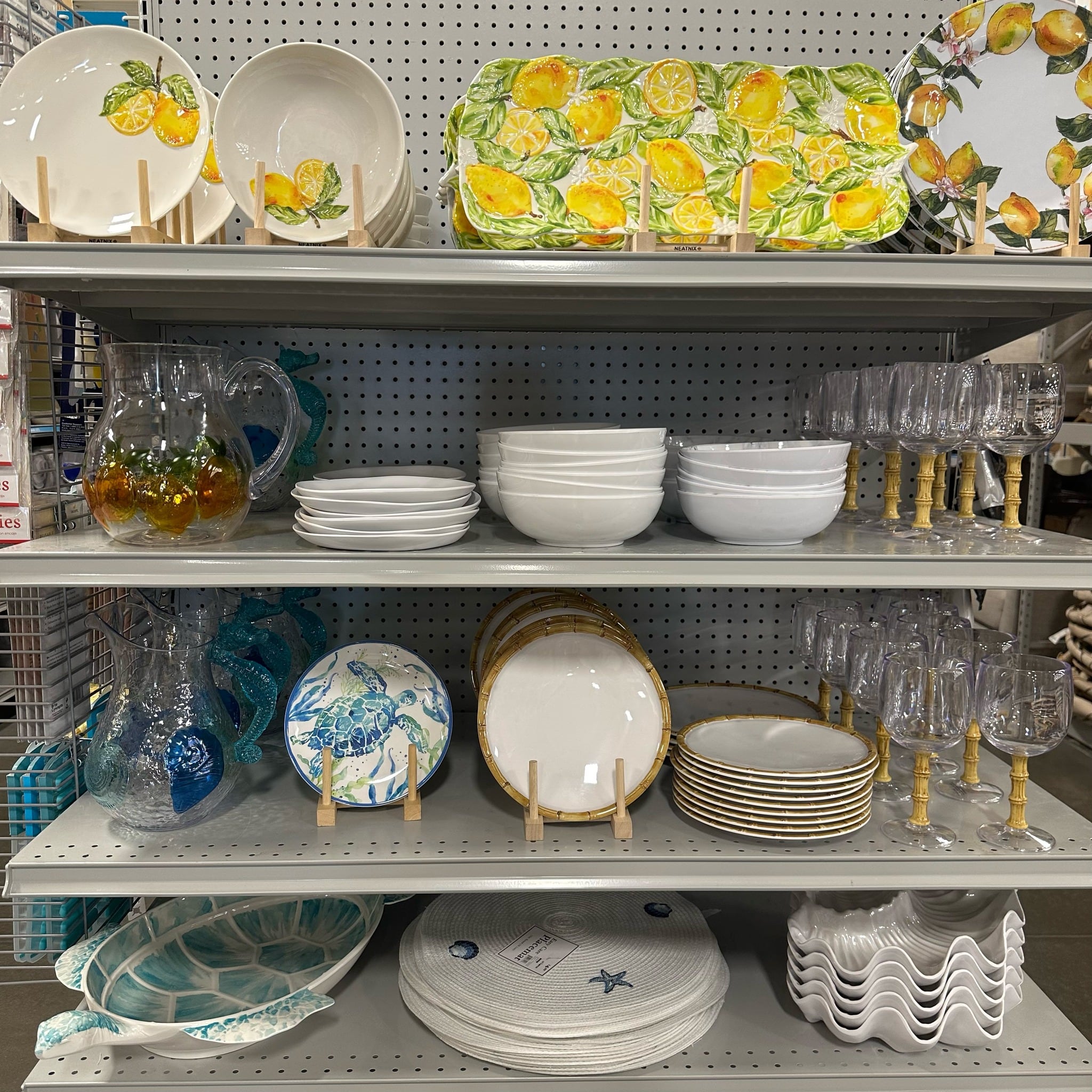 El alza de las tasas de interés, la inflación y los costos aduaneros fueron los causantes del cierre de tiendas de At Home