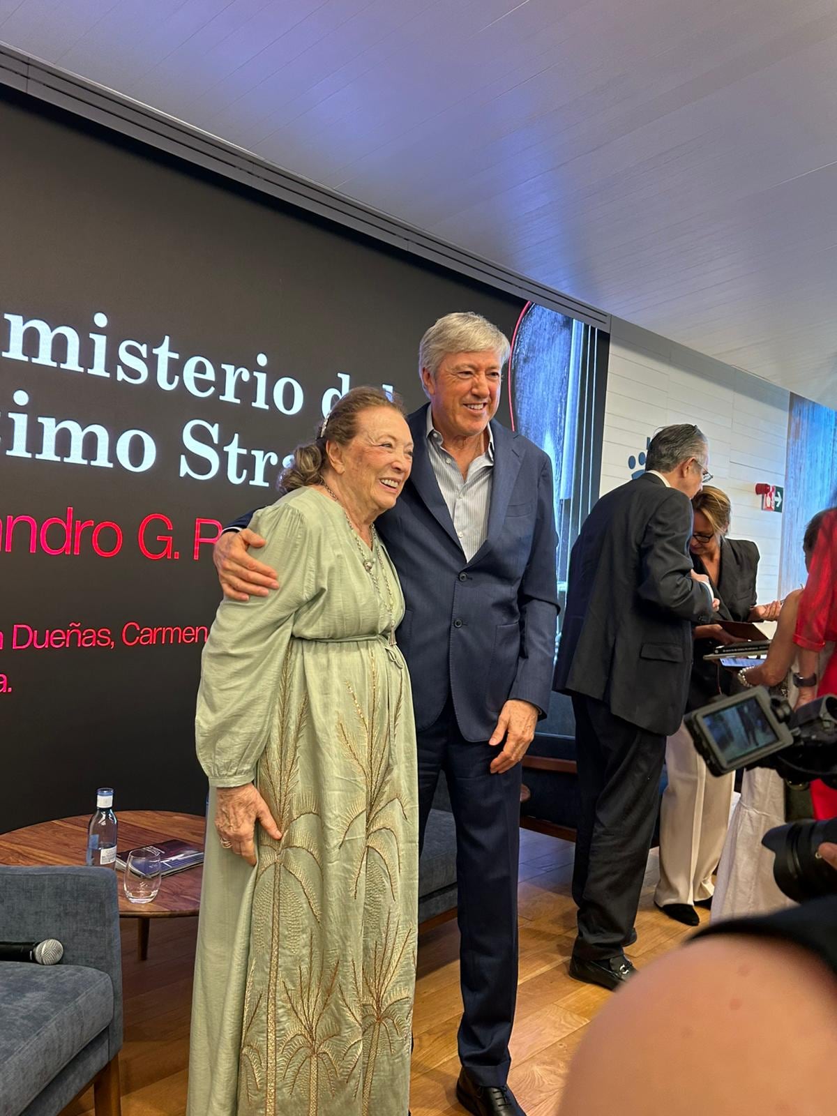 La madre de Alejandro Roemmers, Hebe Colman Miller, acompañó a su hijo en la presentación de su libro en Madrid