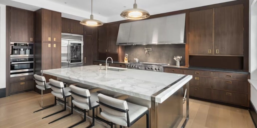 La propiedad está en un edificio antiguo remodelado, al igual que la unidad que fue totalmente renovada