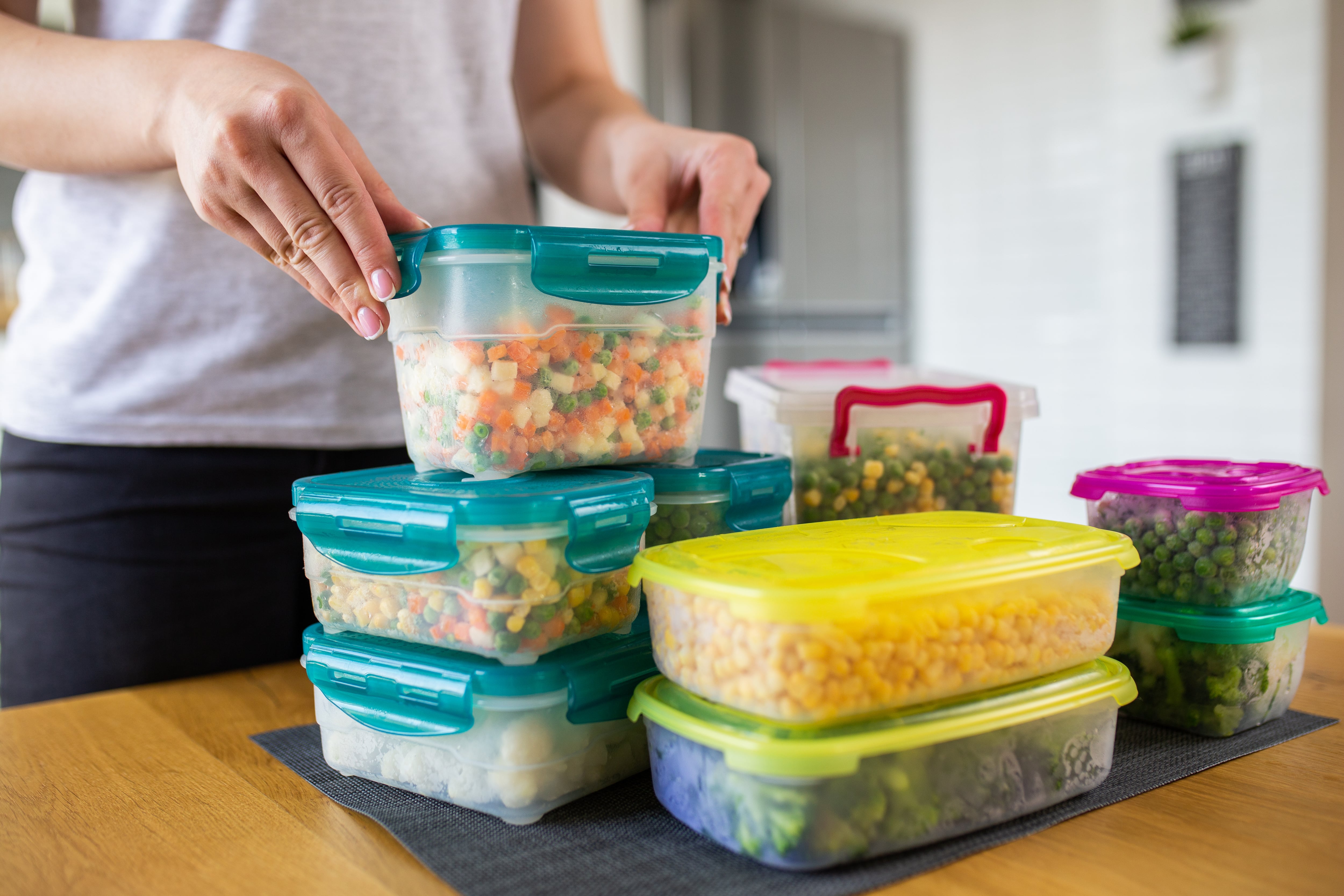 La Fundación Nacional del Riñón estima que este tipo de alimentos suelen contener más de 1000 miligramos de sodio por porción