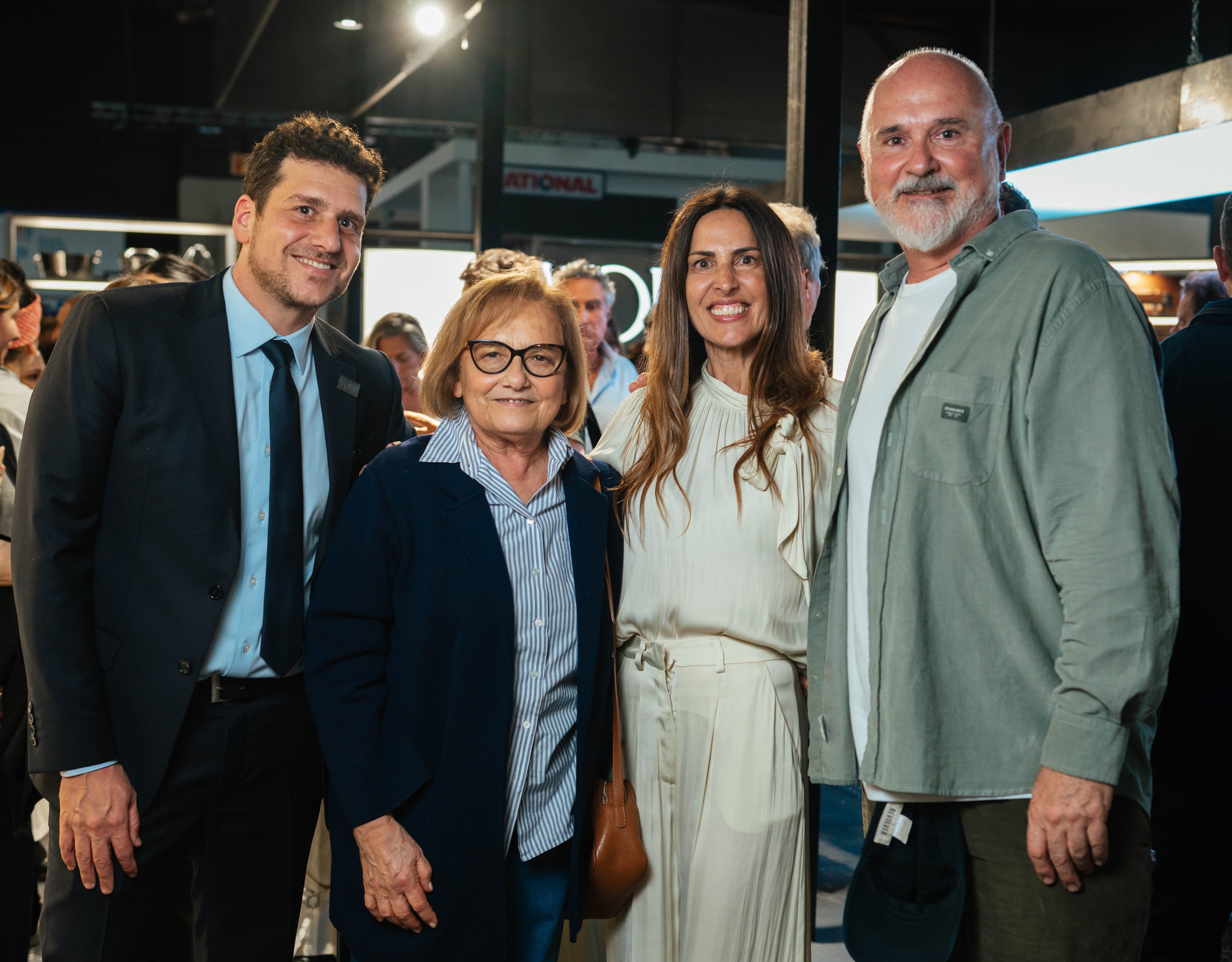 Leandro y Karen Vainberg, la cuarta generación, junto a los chefs Dolli Irigoyen y Osvaldo Gross en la feria de hotelería y gastronomía Hotelga