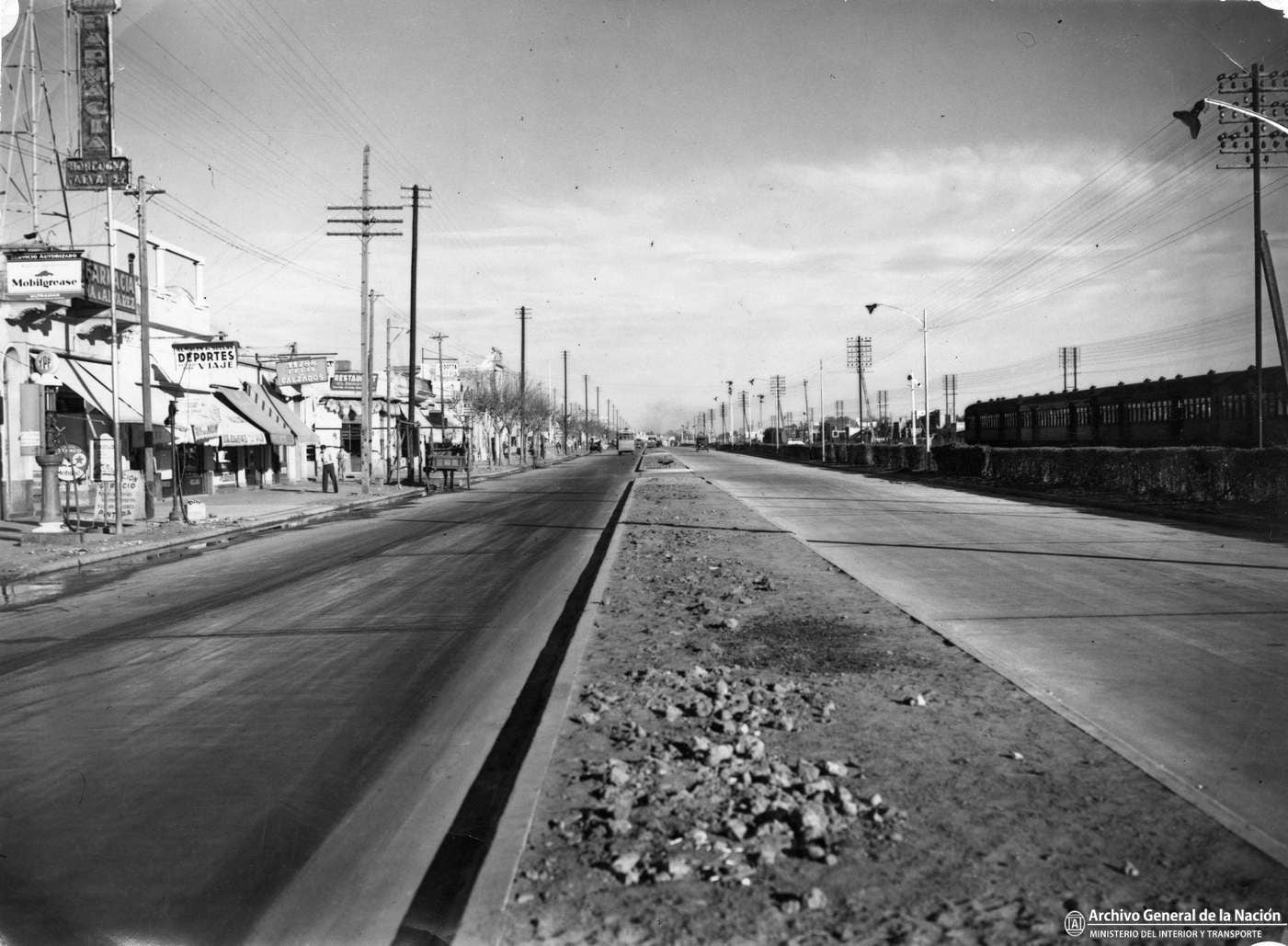 Avenida Rivadavia hacia Ciudadela, ca 1937.
