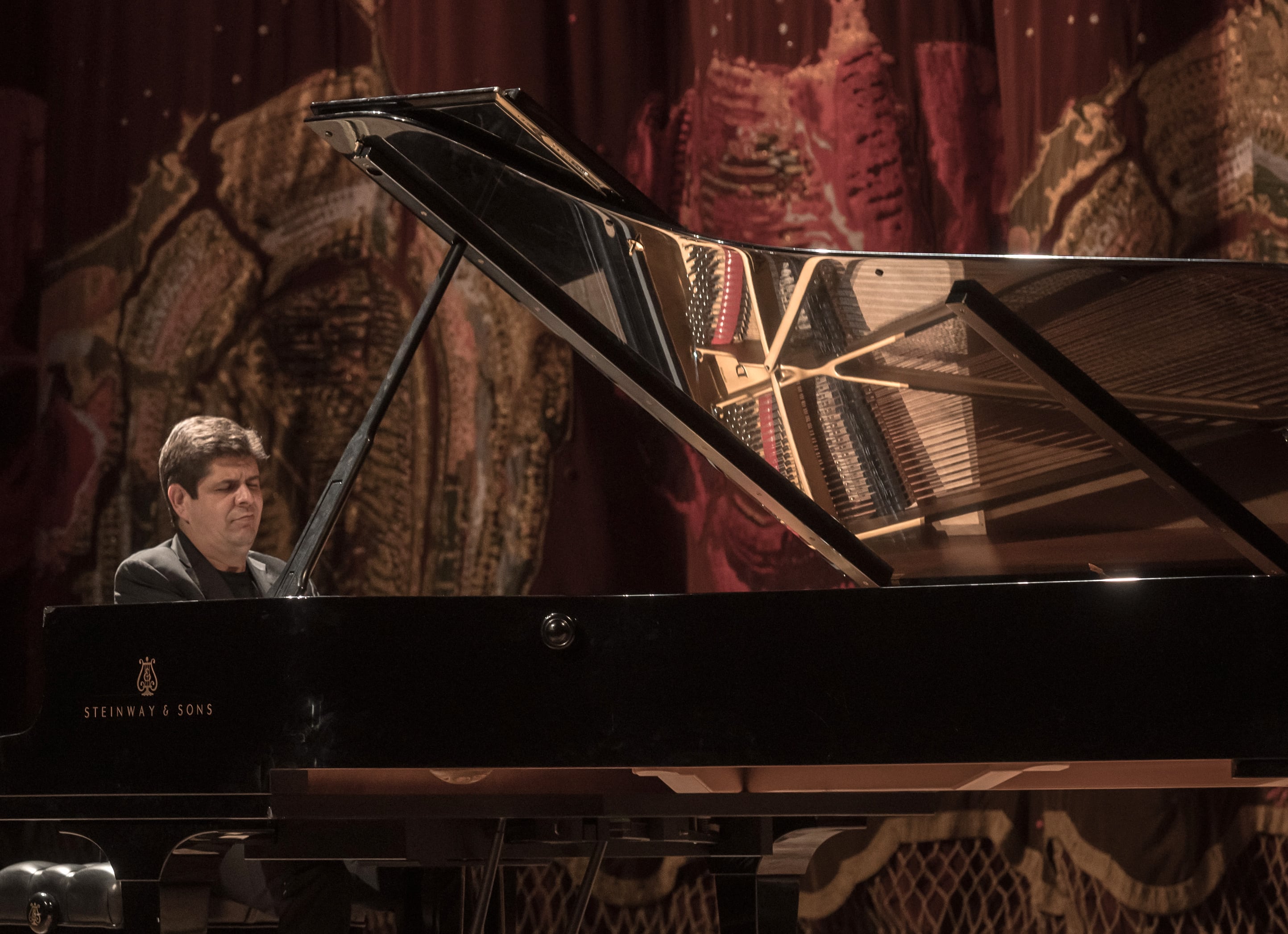El pianista Javier Perianes hizo alarde de su jerarquía musical excepcional en el Teatro Colón