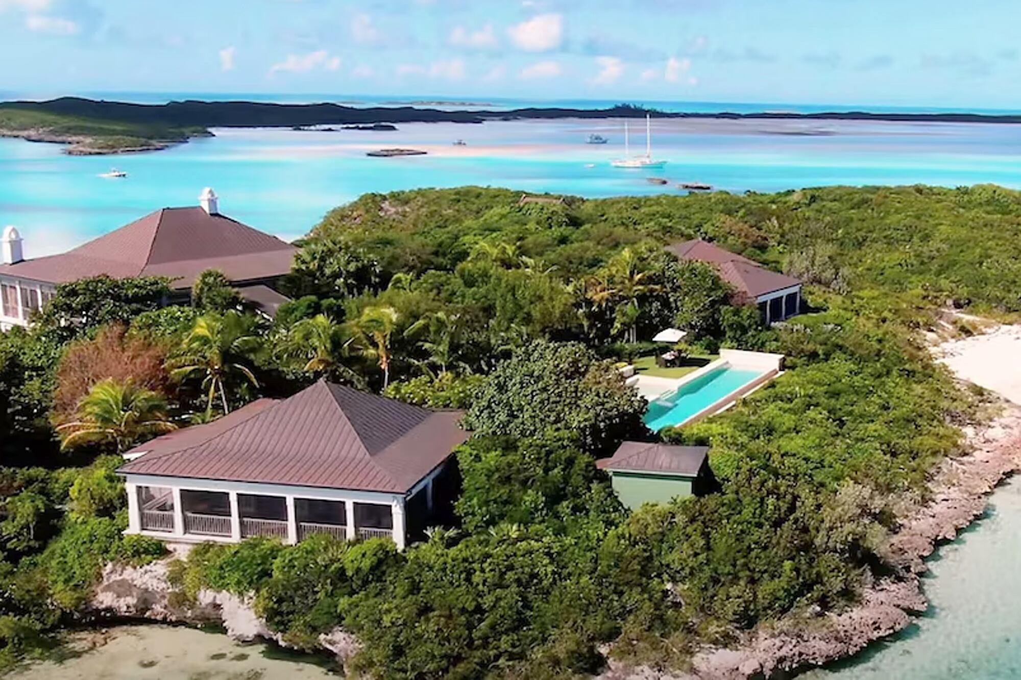 En la isla, el actor celebró su boda junto a Amber Heard