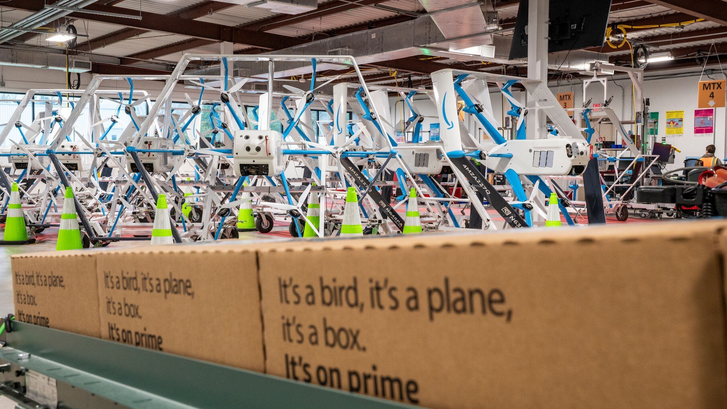 Amazon está avanzando con Prime Air, su servicio de entrega de paquetes en Estados Unidos con sus drones MK-30 (Archivo)