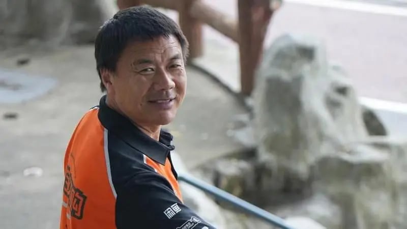 Tiene 56 años, trabaja como delivery y acaba de ganar el máximo premio literario de China