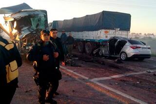 Murieron tres docentes en un choque múltiple causado por el humo de un basural