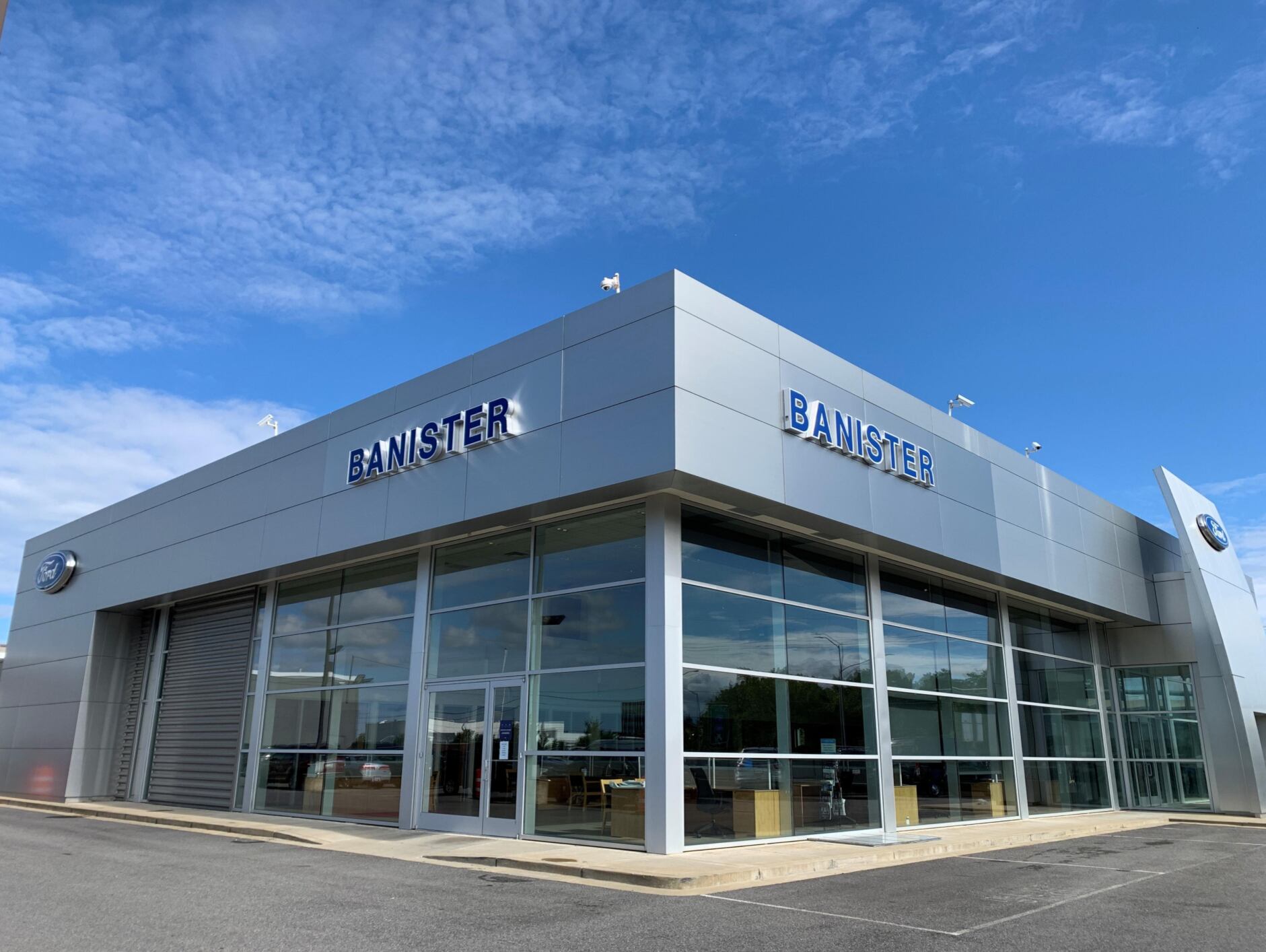 El concesionario, Banister Ford of Marlow Heights, confirmó que los dos vehículos fueron entregados al ICE