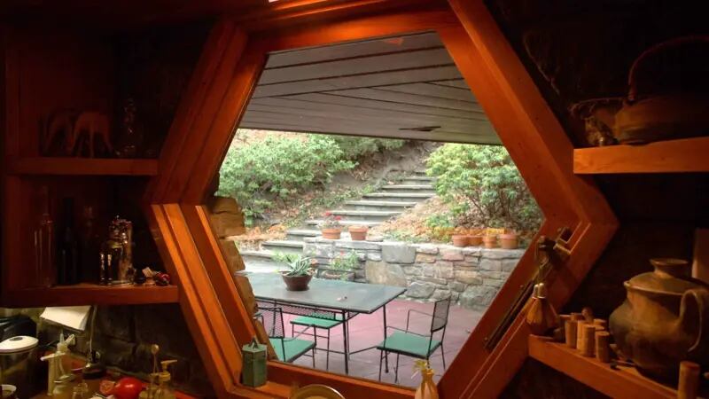 Las grandes ventanas buscan traer el exterior al interior en los diseños usonianos