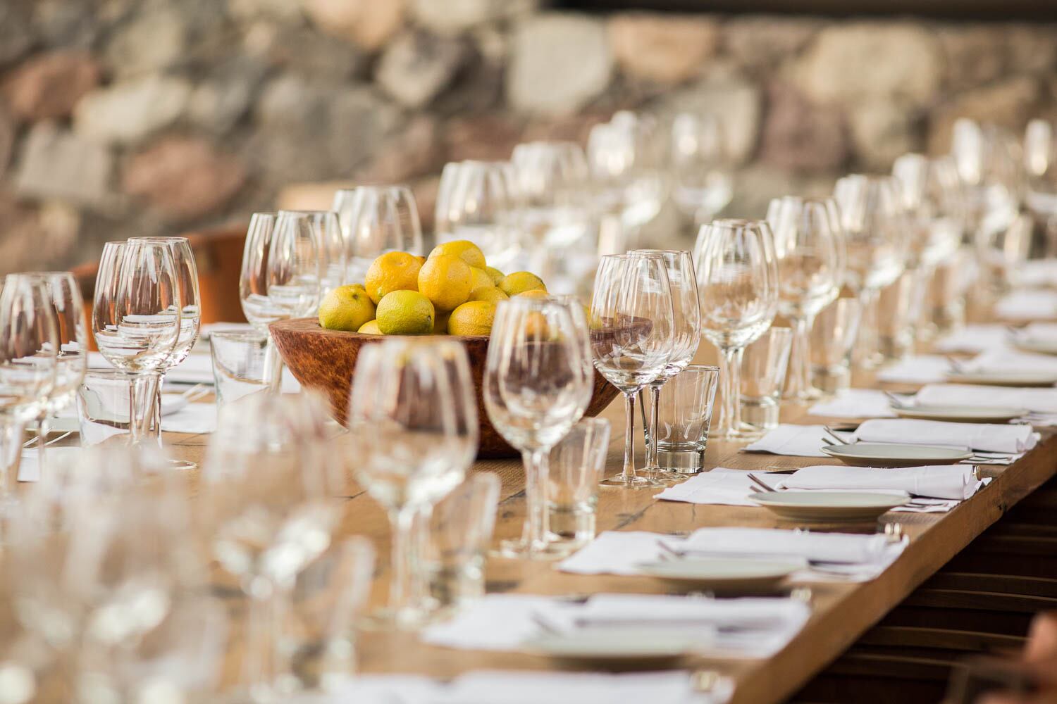 La mesa puesta en Siete Fuegos de The Vines Resort & Spa