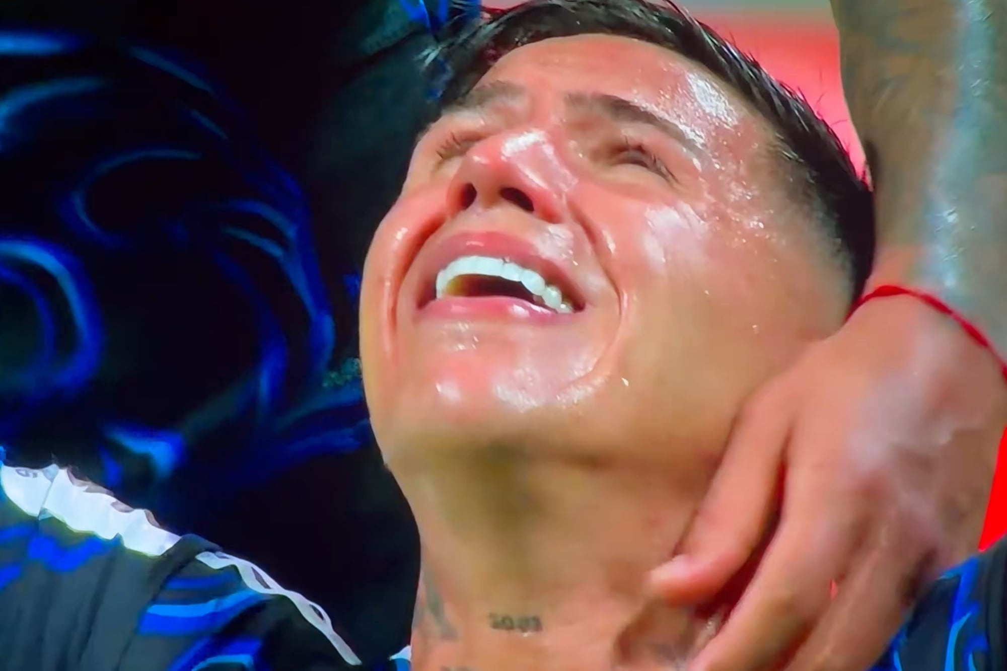 El llanto de Enzo Fernández tras convertir el gol del empate en Argentina vs. Inglaterra