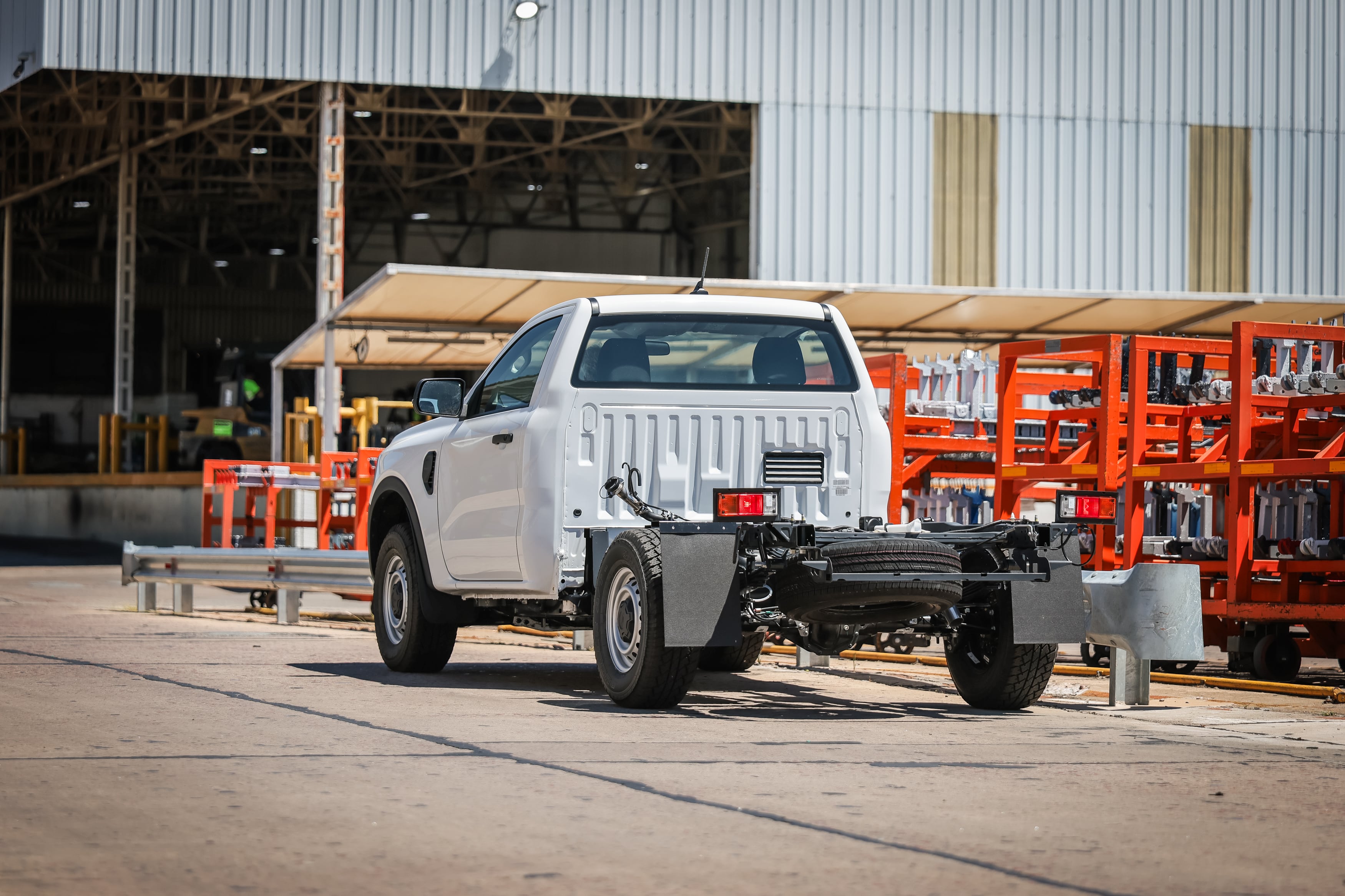 Las versión chasis también se suma a la gama de la pickup