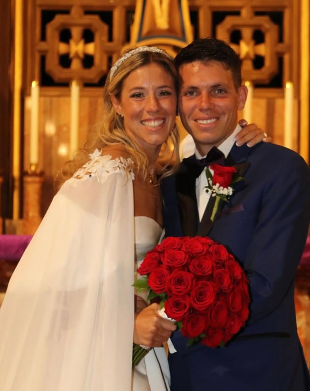 Pourrain junto a su pareja