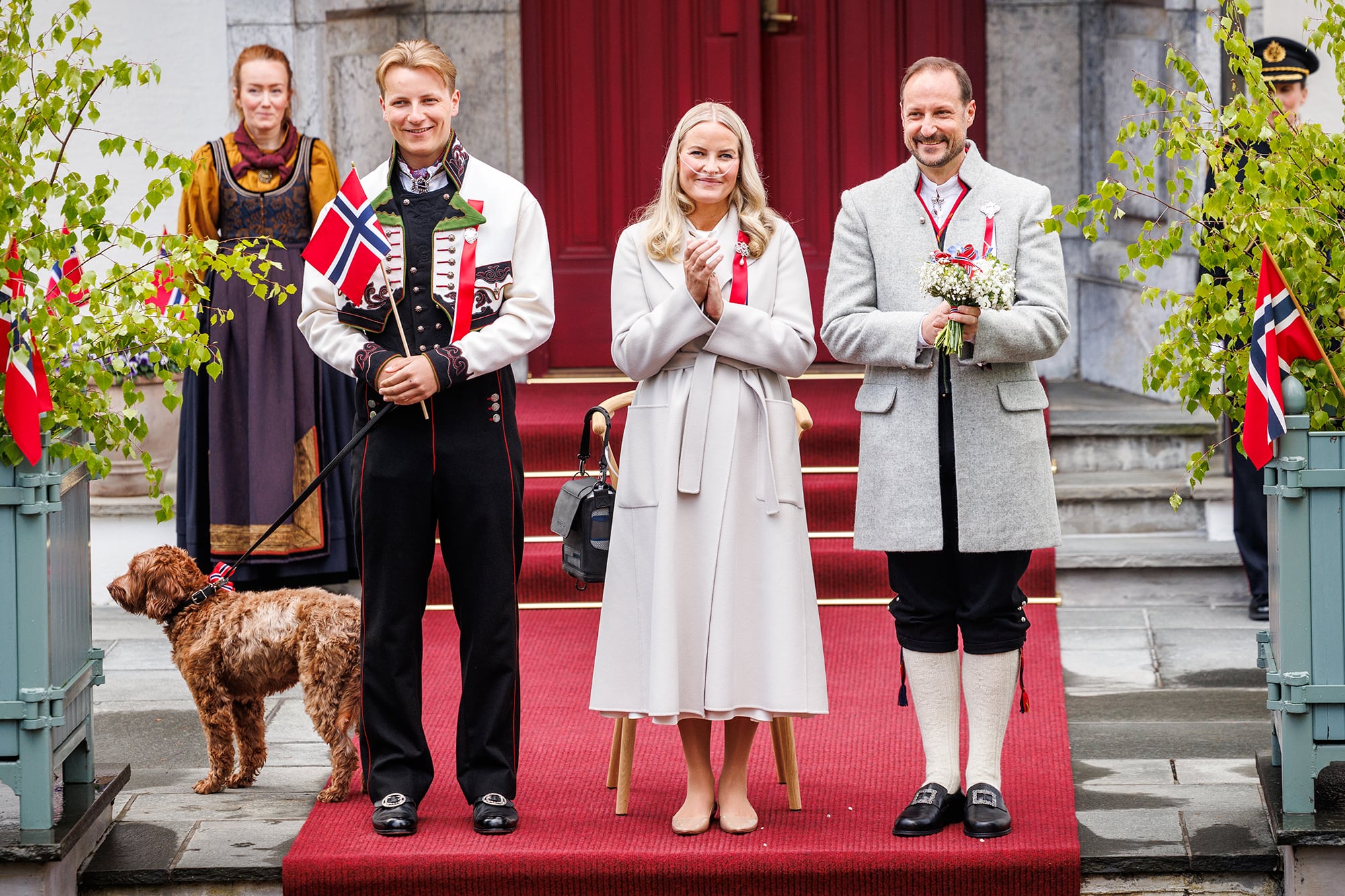 La princesa Mette-Marit fue sometida a un exitoso trasplante de pulmón 10 El príncipe Sverre Magnus de Noruega, la princesa heredera Mette-Marit de Noruega y el príncipe heredero Haakon de Noruega participan de las celebraciones por el Día de la Constitución noruega