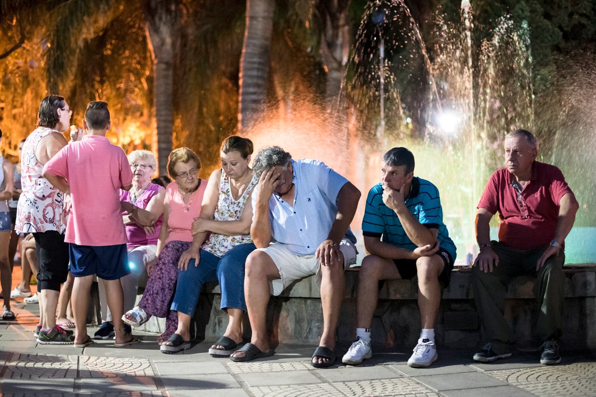 Horacio Sala, papá de Emiliano, con su mano en el rostro mostrando un fuerte desconsuelo por el fallecimiento de su hijo