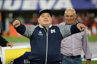 Gimnasia: cómo se sostiene el nuevo contrato de Maradona y los desafíos del DT