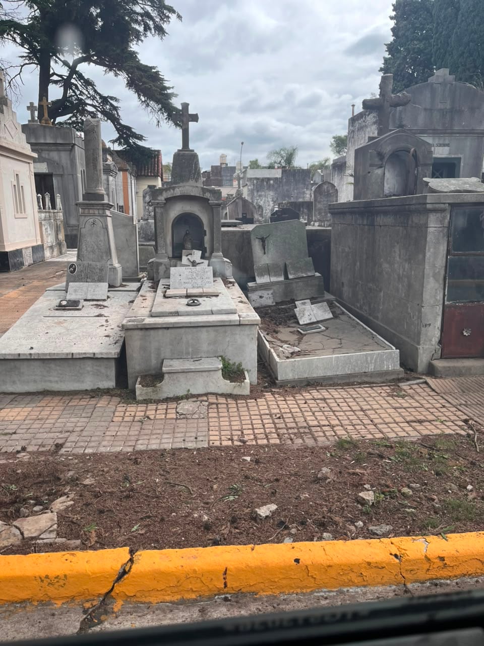 Hay sectores de tumbas que registran vandalismo y deterioro