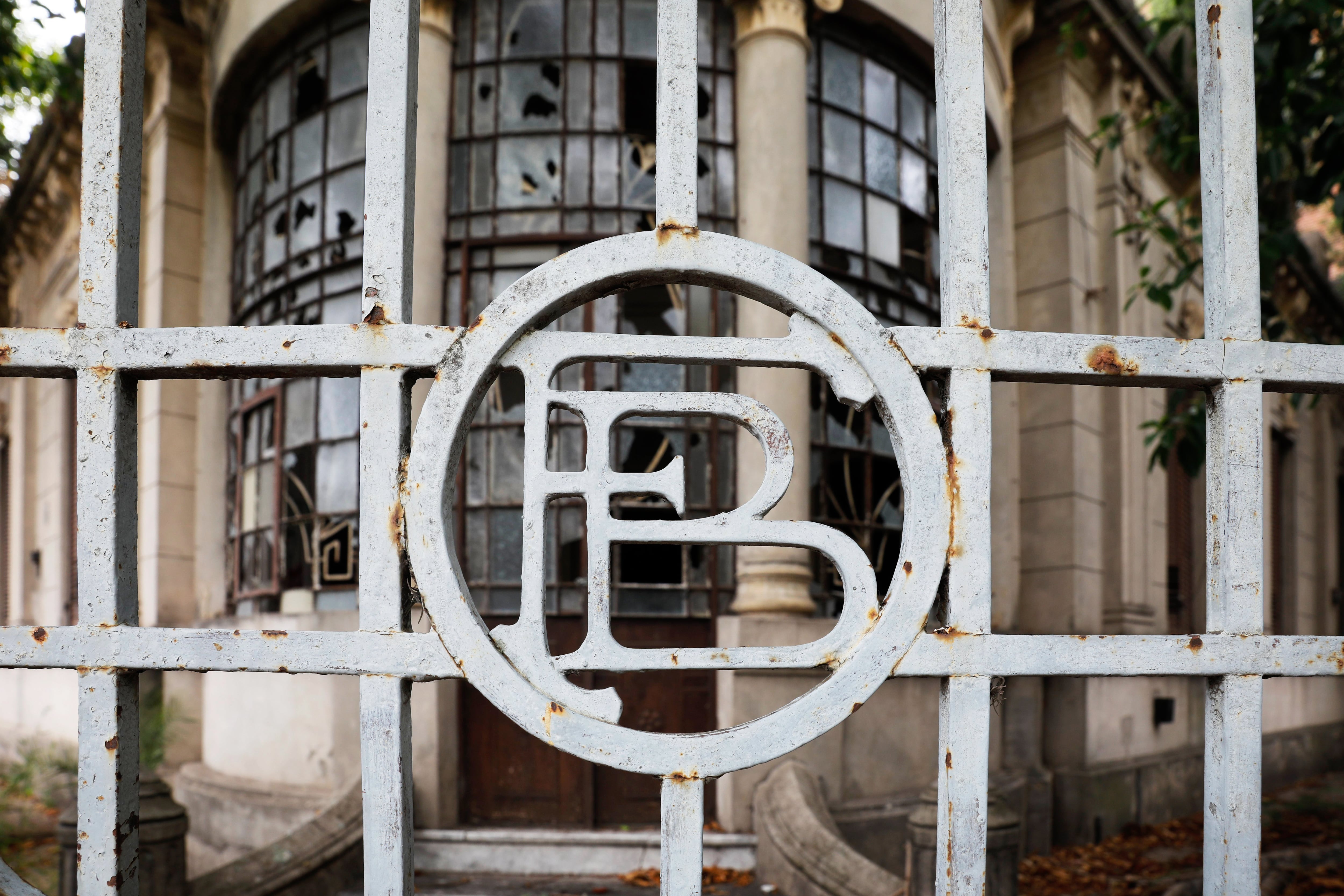 Casa de Francisco Beiró, en Villa Devoto. Es una vivienda con protección histórica que esta abandonada. La casa esta en José Luis Cantilo 4500 (esquina Marcos Paz).